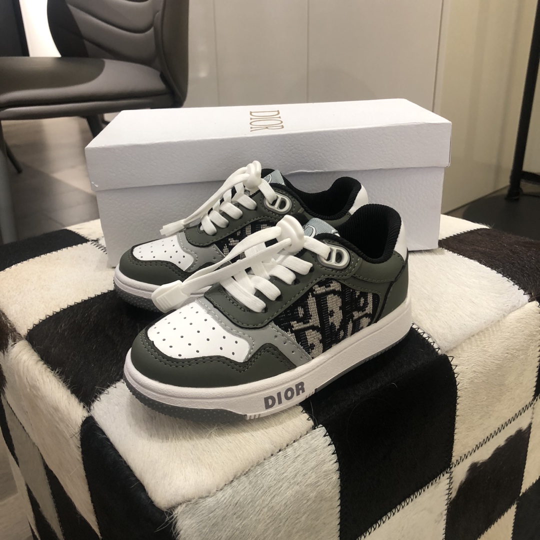 Children's shoes child